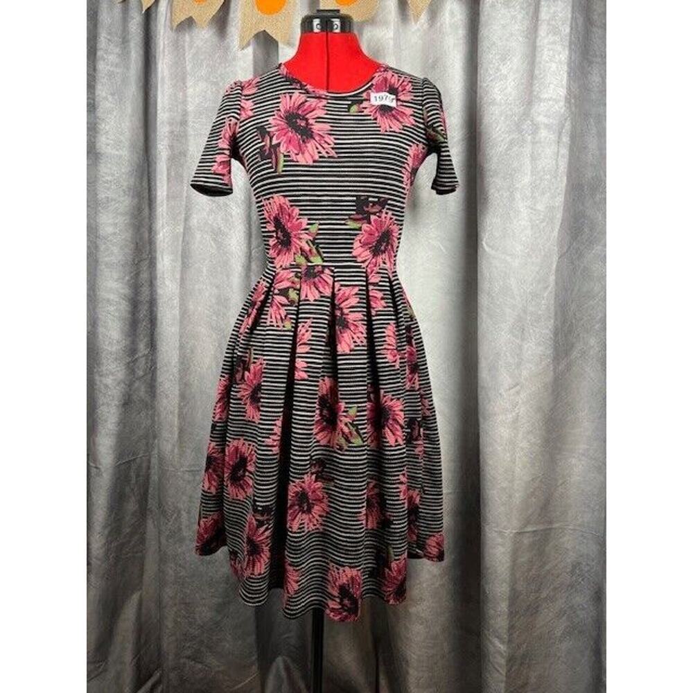 LuLaRoe Amelia Dress XS Black Gray Purple Peony Pansy Floral - Picture 2 of 7